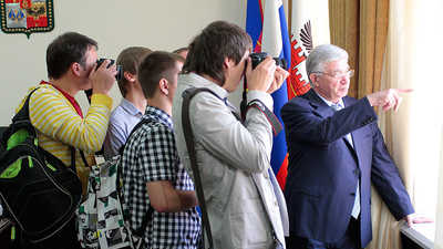 Vladimir Evlanov gave a tour for bloggers