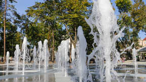 Vladimir Evlanov took a look at two reconstructed garden squares of Krasnodar
